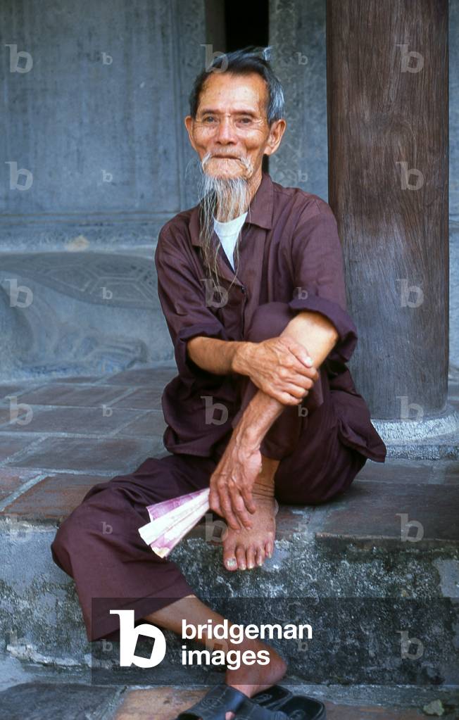 Vietnam: Portrait of an old man, Van Mieu (Temple of Literature), Hanoi