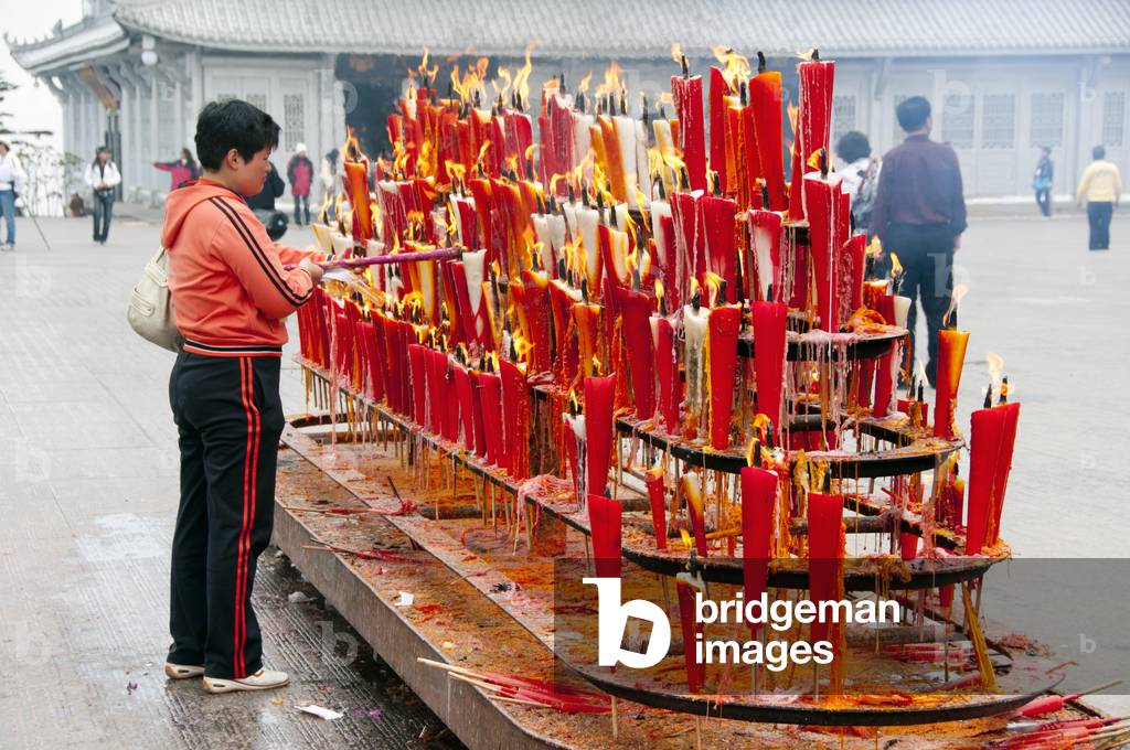 China: Lighting candles at the Golden Summit (Jin Ding), Emeishan (Mount Emei), Sichuan Province