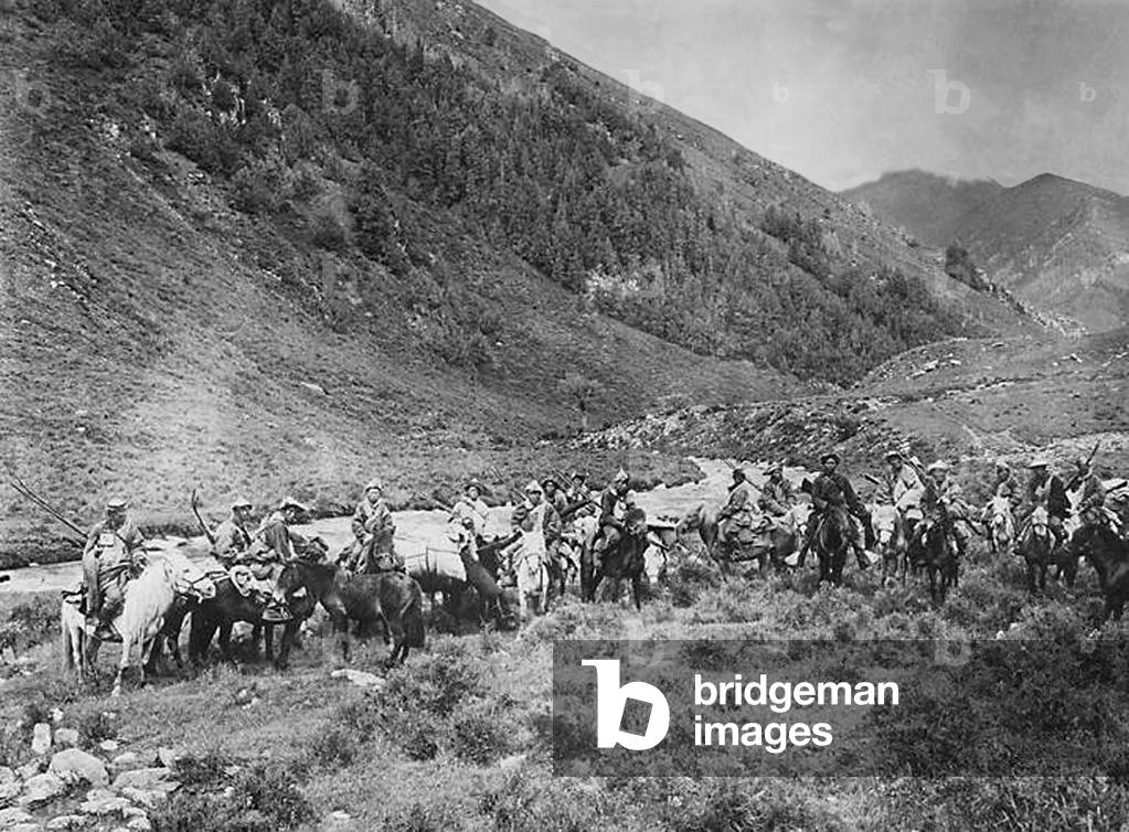 China / Tibet: Armed caravan escort in Khampa, c. 1915.