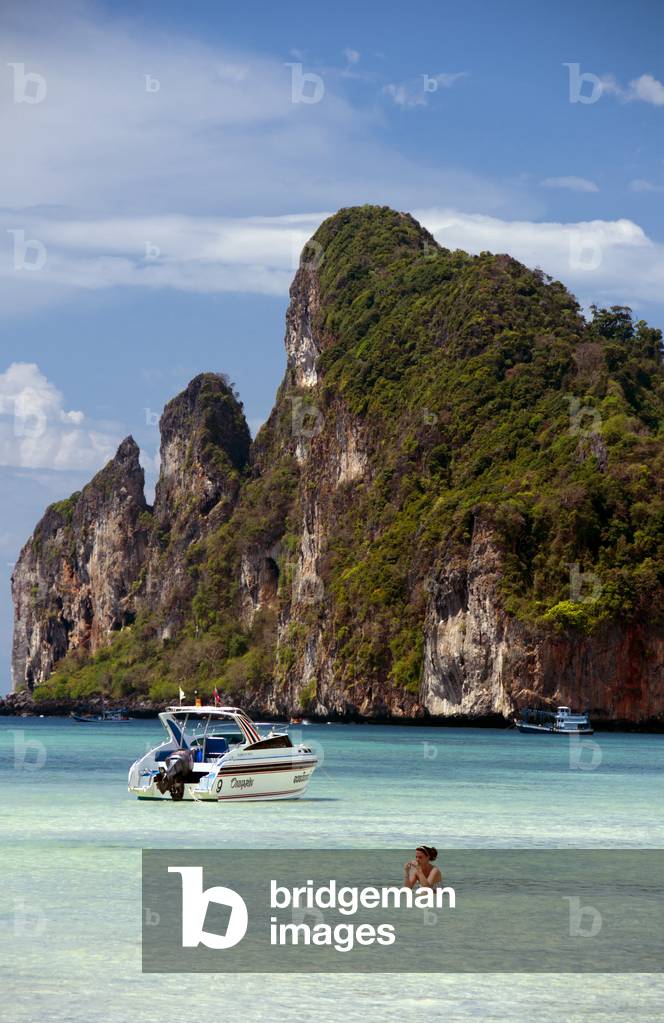 Thailand: Enjoying the very shallow bay, Ao Lo Dalum (Lo Dalum Bay), Ko Phi Phi Don, Ko Phi Phi