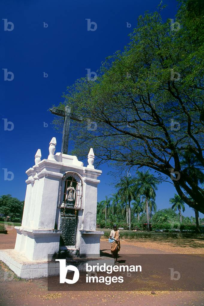 India: A Christian crucifix and shrine in Old Goa