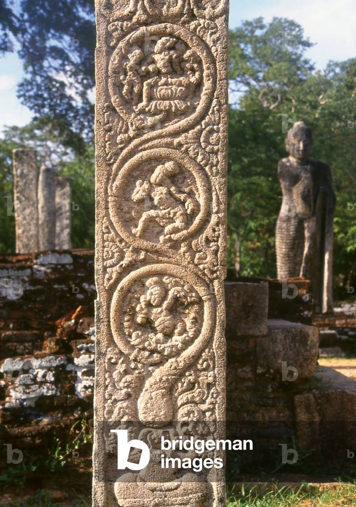Sri Lanka: An elaborately decorated column at the 11th century Atadage (relic shrine), Polonnaruwa (photo)