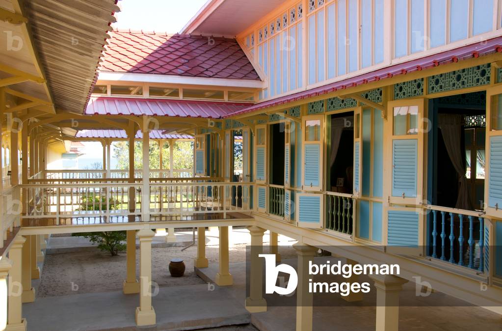 Thailand: The connecting verandas of the Phra Ratchaniwet Marukhathaiyawan royal palace, Cha-am, Phetchaburi Province