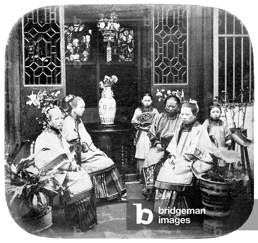 China: Upper class women of Canton (Guangzhou), c. 1870 (photo)
