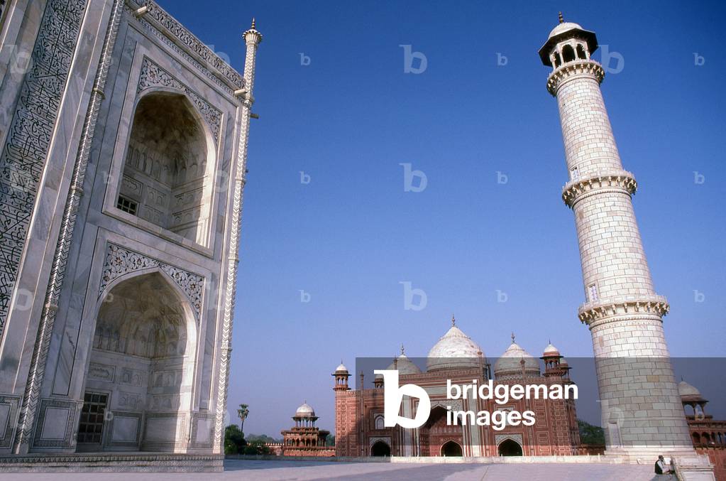 India: The Taj Mahal mosque (masjid) to the west of the Taj Mahal, Agra, Uttar Pradesh