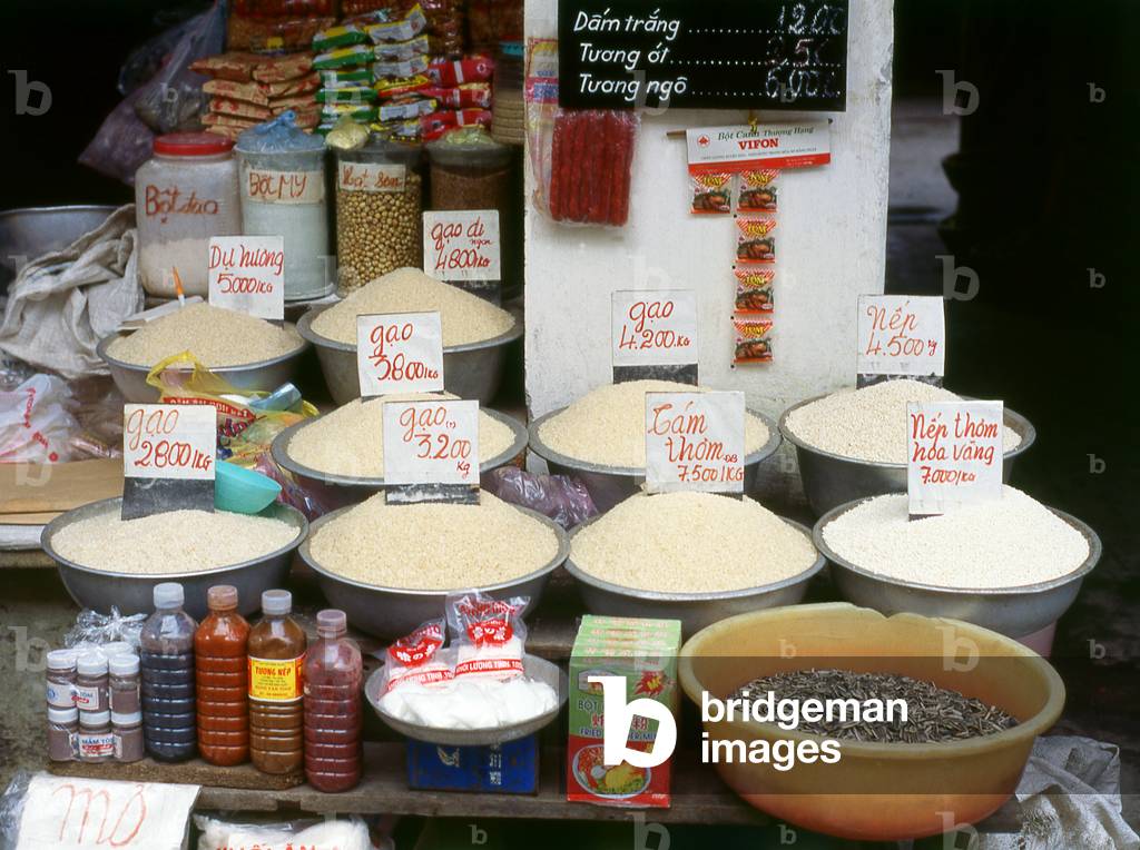 Vietnam: Various grades and types of rice for sale in a market, Hanoi (photo)