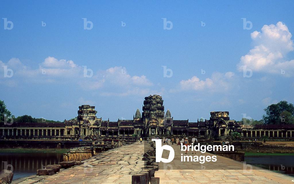 Cambodia: People on the causeway leading to Angkor Wat