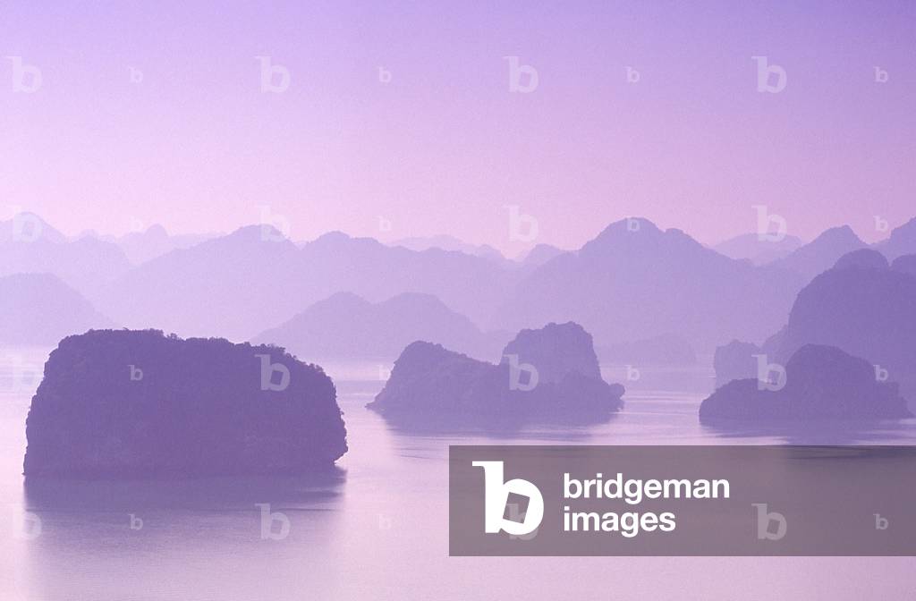 Vietnam: Sunset glow, view from Dao Titop, Halong Bay, Quang Ninh Province