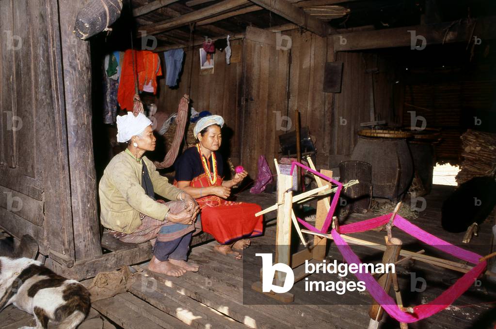 Thailand: Karen woman spinning yarn for weaving, near Mae Sariang, Mae Hong Son Province, northern Thailand