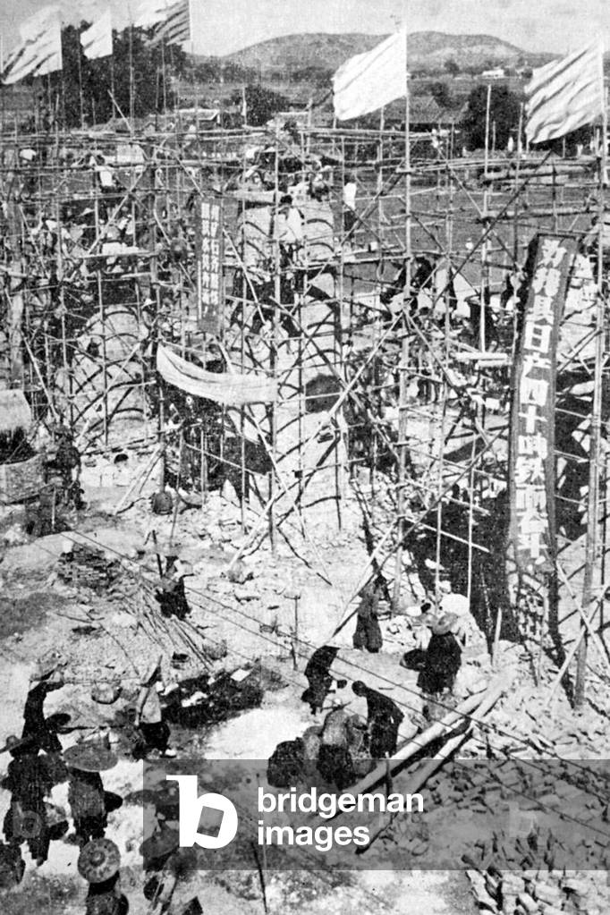 China: Communal labour on a construction site during the Great Leap Forward (1958-1961)