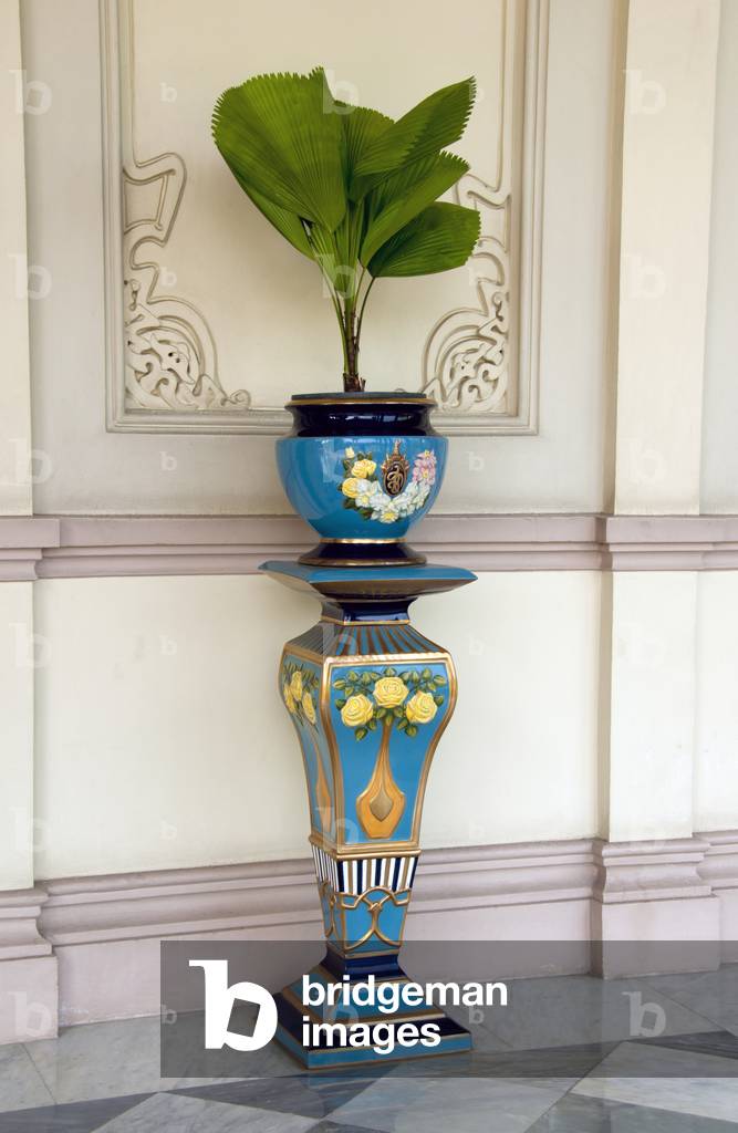 Thailand: Ceramic pot and stand on the entrance terrace, Abhisek Dusit Throne Hall, Vimanmek Mansion, Dusit Park, Bangkok