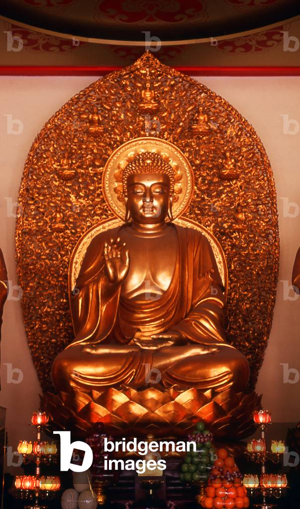 China: Main Buddha image in Renshou Si (Benevolent Longevity Temple), Foshan, Guangdong Province