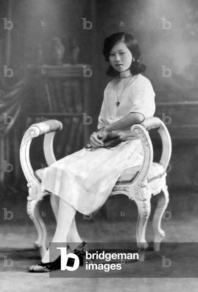 Singapore / Malaysia: Studio Portrait of a fashionable young Nyonya (Peranakan Chinese) woman in Western dress, 1930s