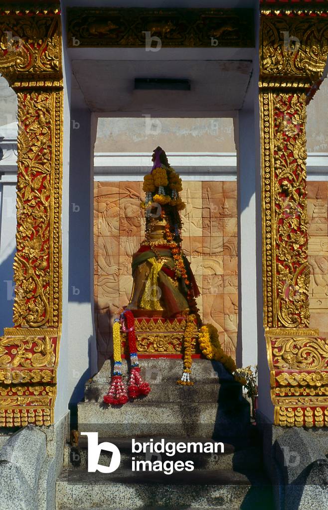 Thailand: King Mangrai's pillar, Ratchadamnoen Avenue, Chiang Mai, northern Thailand