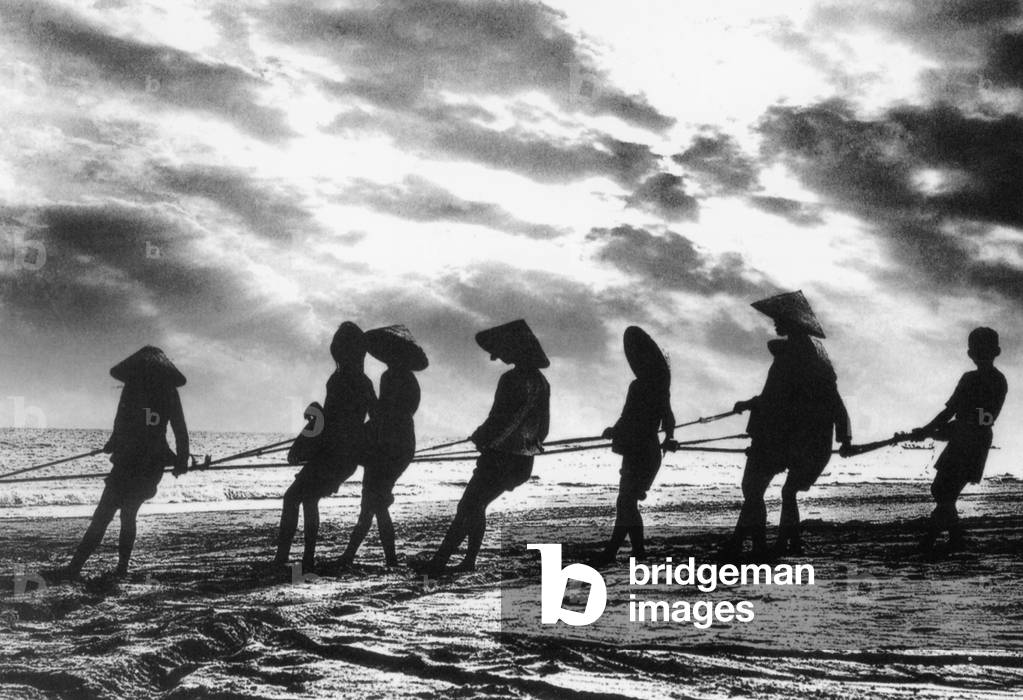 Vietnam: Pulling fishing nets up the beach, Hoi An (1950)