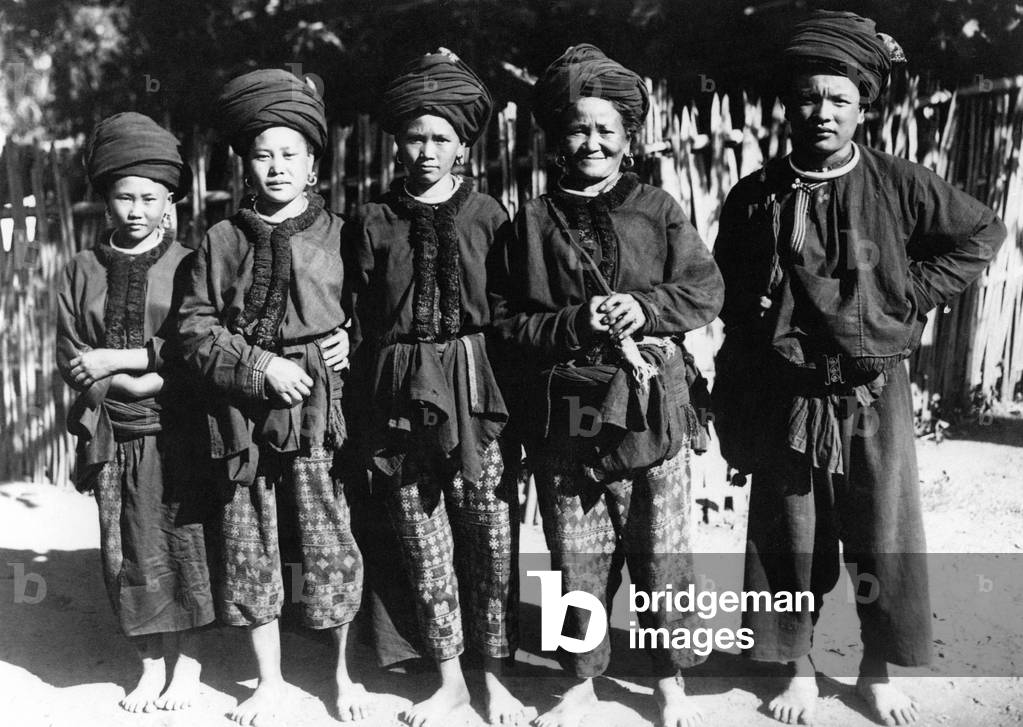 Laos: A group of Yao (Iu Mien) hill tribe women and man, c. 1920