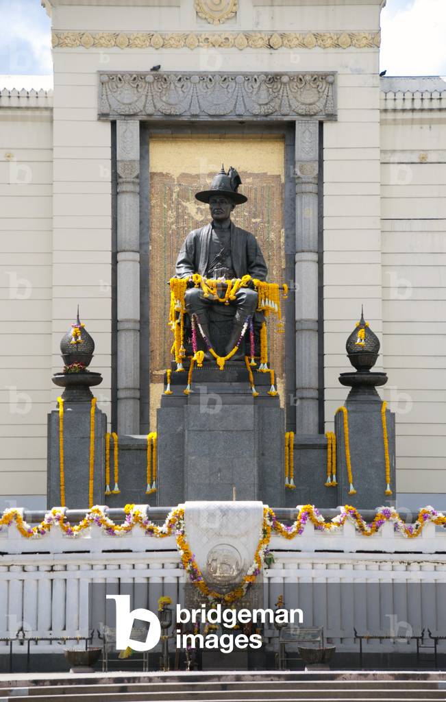 Thailand: King Rama I Monument at the Memorial Bridge, Bangkok