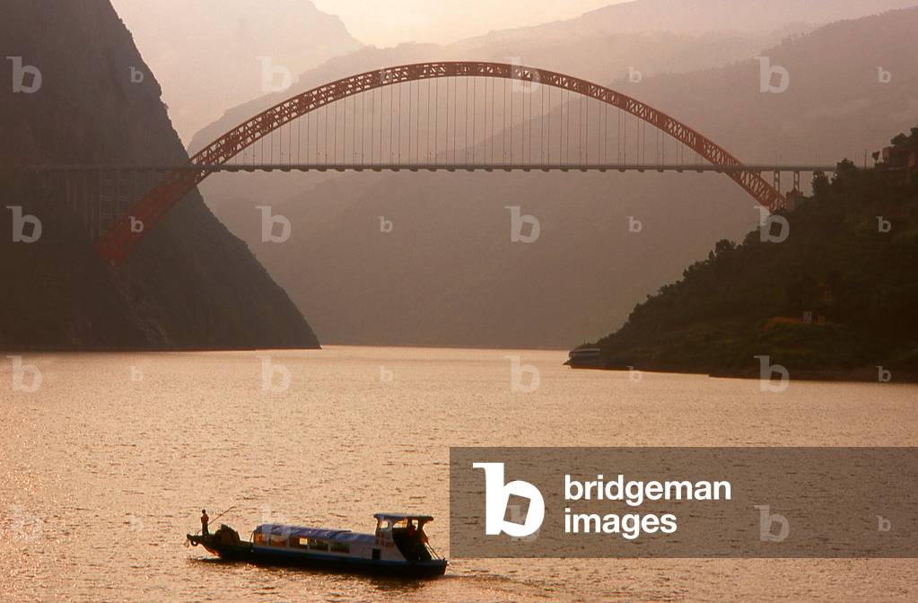 China: Sunrise over the road bridge opposite Wushan and the entrance to Wu Gorge on the Yangtze (Yangzi) River, Chongqing Municipality