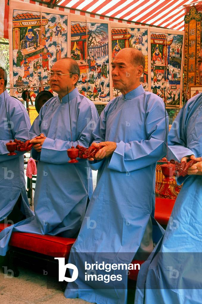 Taiwan: Taipei businessmen take part in a Taoist ritual at Dalongdong Baoan Temple, Taipei