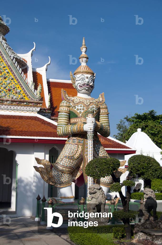 Thailand: Guardian figure or Yaksa at the gateway to Wat Arun (Temple of Dawn), Bangkok