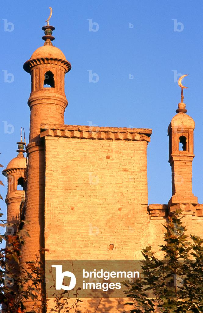 China: The minarets of the Friday Mosque (Jama Masjid) at dusk, Karghilik, Xinjiang Province (photo)