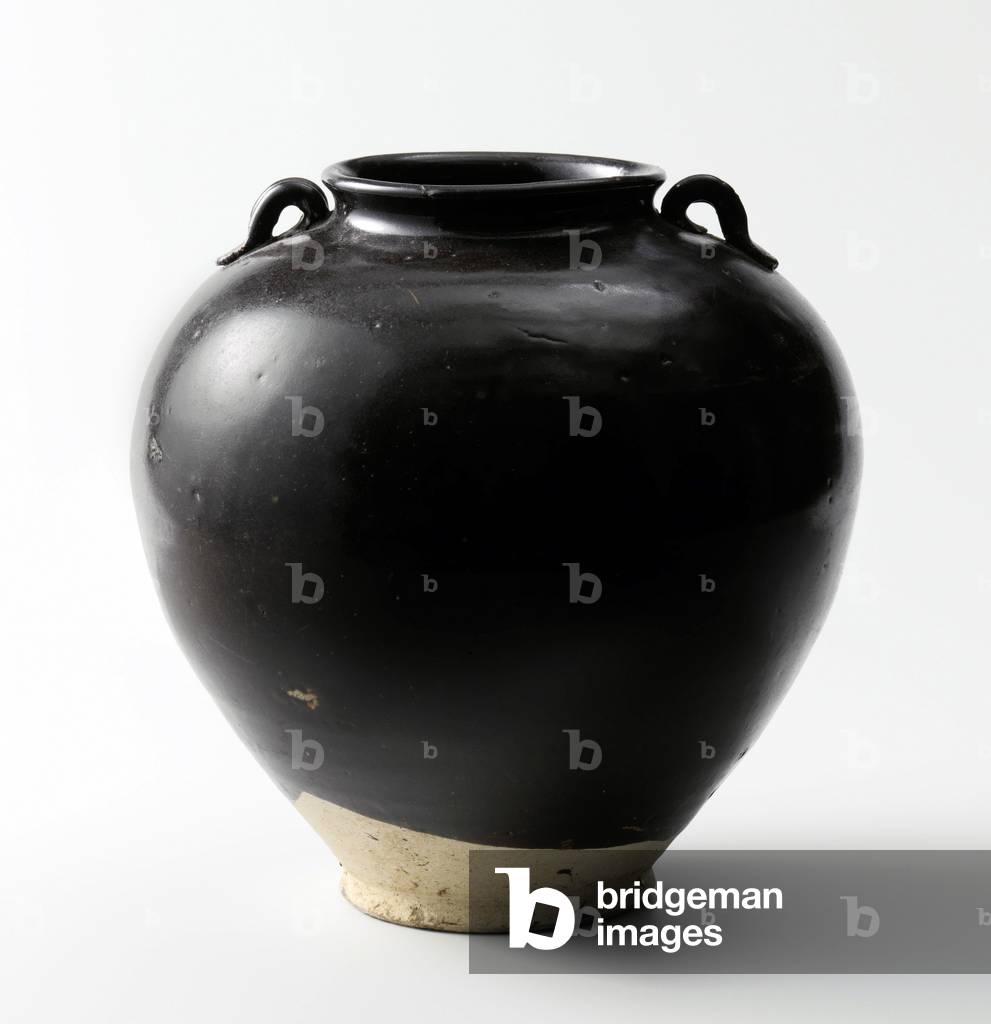 China: Glazed pottery storage jar, late Tang Dynasty (618-907), c. 900 CE