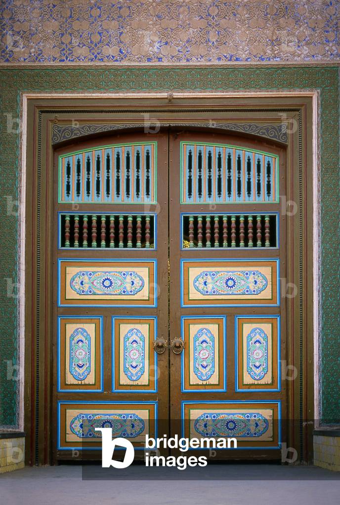 China: The front doors of the Friday Mosque (Jama Masjid), Karghilik, Xinjiang Province (photo)