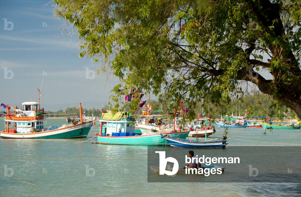 Thailand: A lone boatman near the fishing boats at Ao Bang Nang Lom, Prachuap Khiri Khan