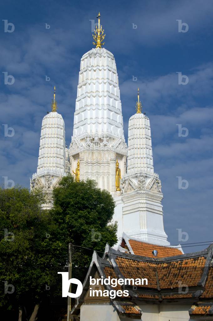 Thailand: White prangs of Wat Mahathat, Phetchaburi