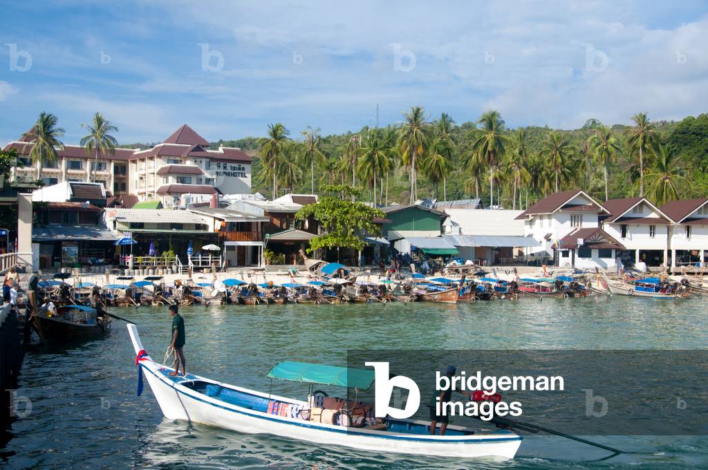 Thailand: Tour boats, Tonsai Bay, Tonsai Village (Ban Ton Sai), Ko Phi Phi Don, Ko Phi Phi