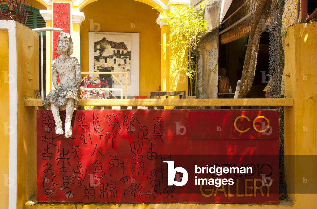 Vietnam: The entrance to one of Hoi An's many art galleries (photo)