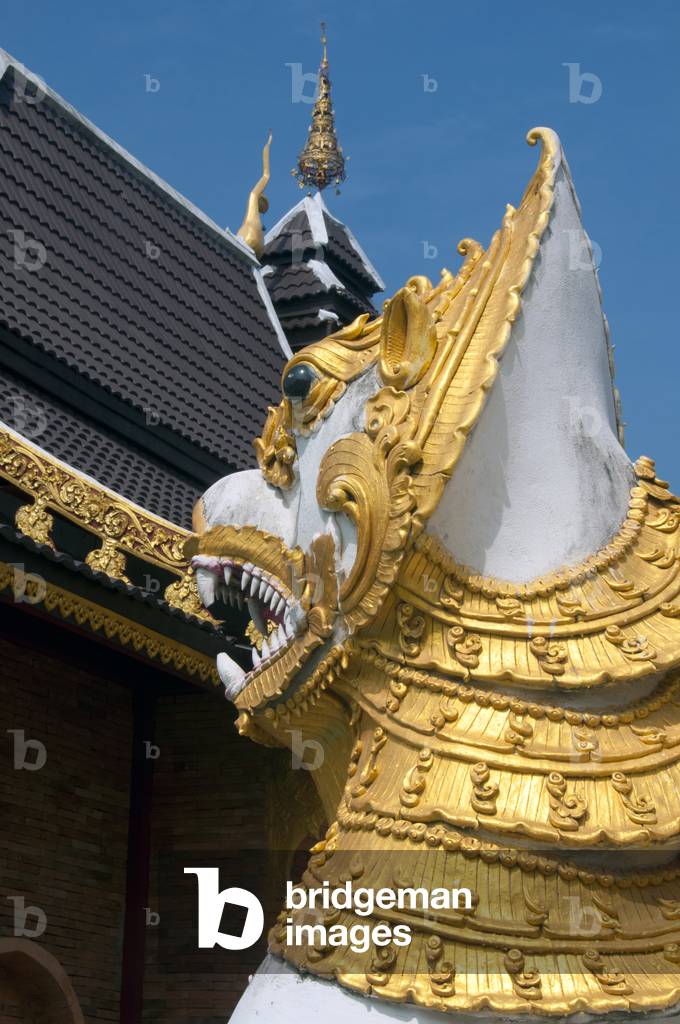 Thailand: Guardian lions (Singha or Chinthe) and the new viharn at Wat Yang Kuang, Suriyawong Road, Chiang Mai, northern Thailand