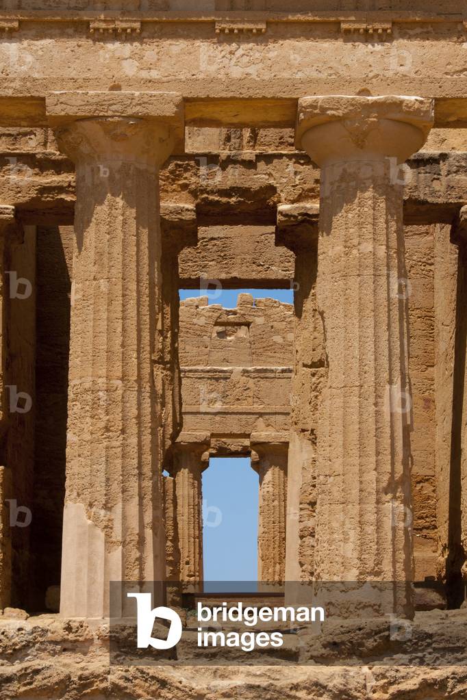 Italy: Temple of Concordia (built c. 440 - 430 BCE), Valley of the Temples (Valle dei Templi), Agrigento, Sicily (photo)
