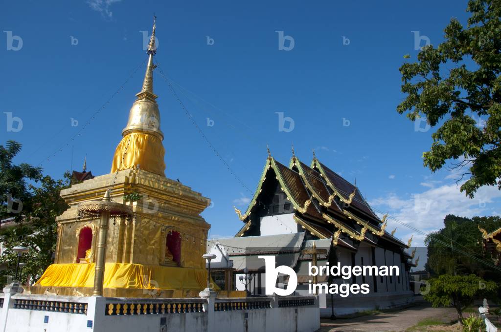 Thailand: Golden chedi and viharn, Wat Buak Khrok Luang, Chiang Mai