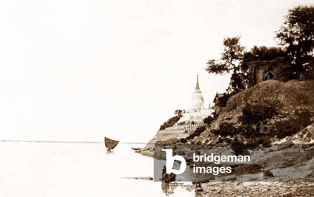 Burma: A bathing spot by the Irrawaddy River near Bagan, c.1892-96.