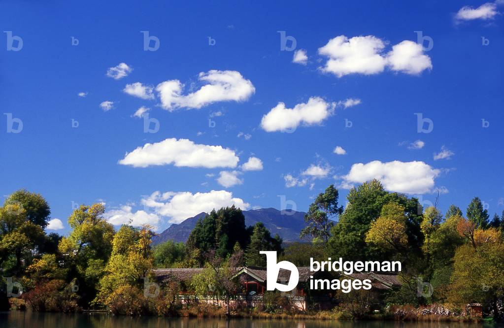 China: Black Dragon Pool Park (Hēilóngtán), Lijiang, Yunnan Province