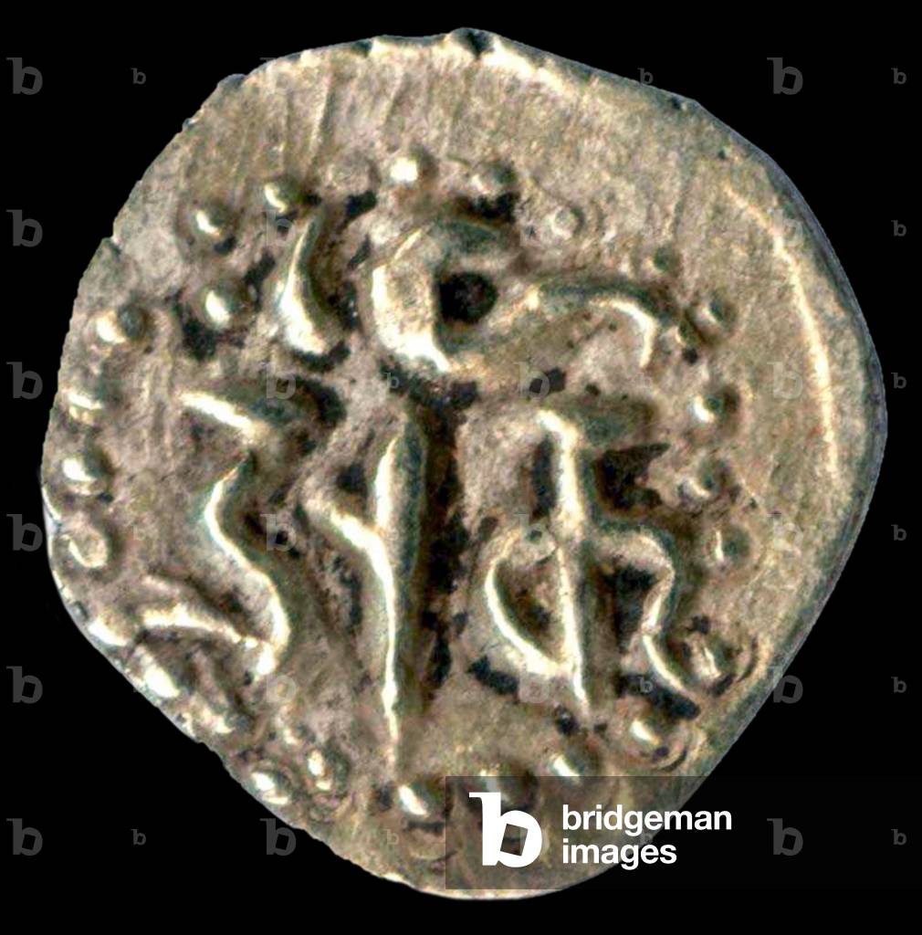 Sri Lanka: Gold 1/8th pagoda or 'fanam', king standing obverse, Nagari script reverse, c. 11th century