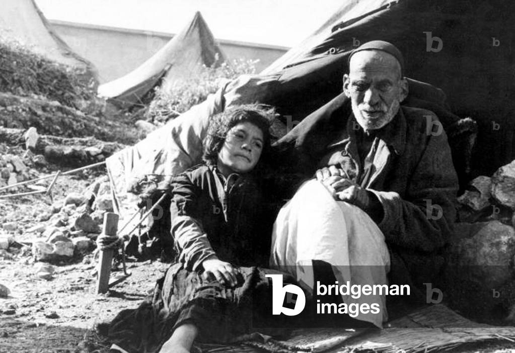 Israel / Palestine: Palestinian father and daughter driven from their homes by Israeli forces, 1948 (photo)
