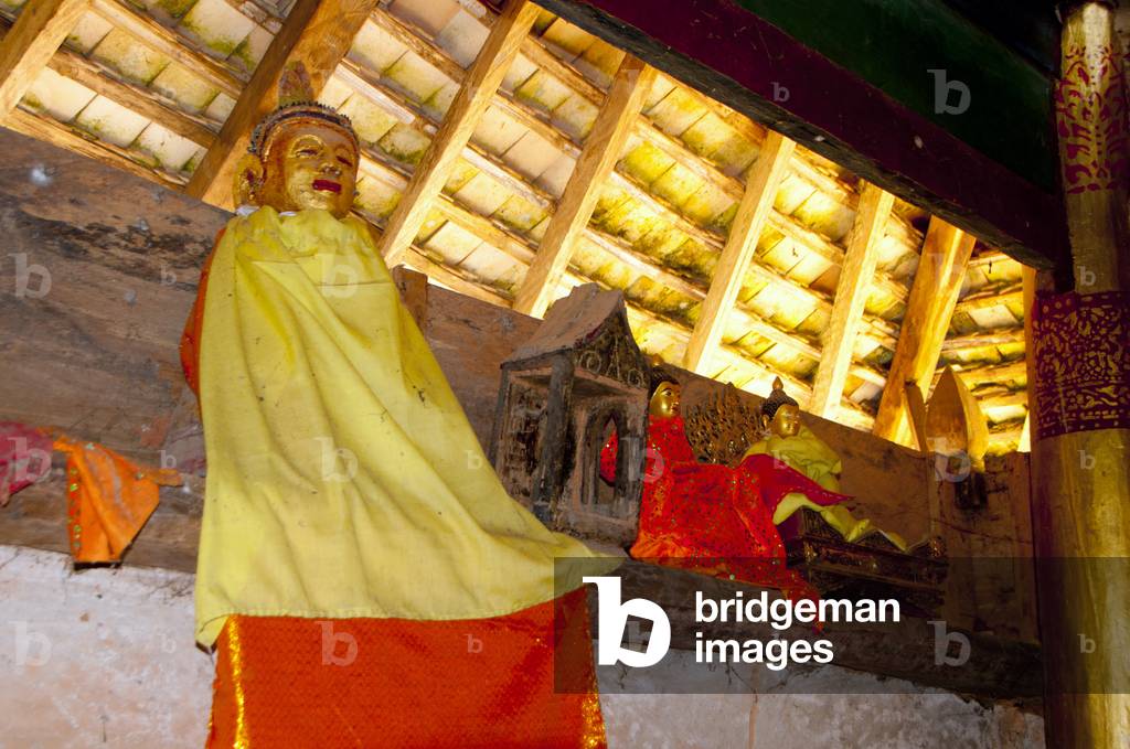 Burma / Myanmar: Buddha inside the mondop (relic house and shrine) at the 18th century Buddhist temple of Wat Ban Ngaek, Kyaing Tong (Kengtung), Shan State (2015)