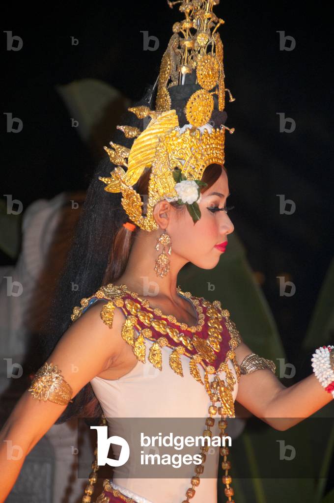 Cambodia: Traditional Apsara dance, Sofitel Angkor Phokeethra Resort, Siem Reap