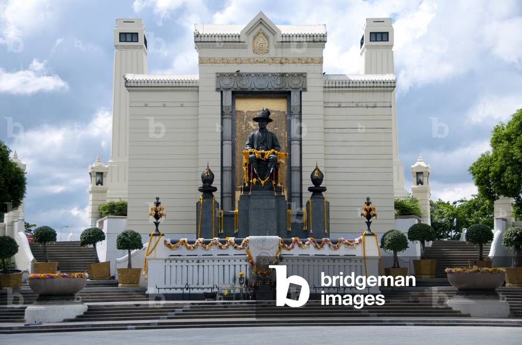 Thailand: King Rama I Monument at the Memorial Bridge, Bangkok