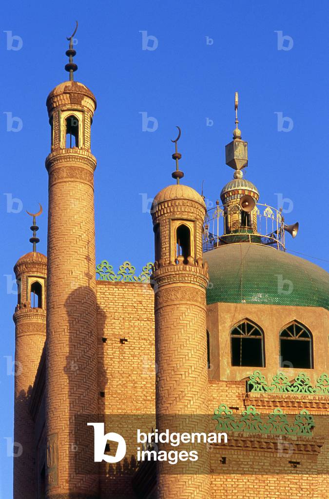 China: The dome and minarets of the Friday Mosque (Jama Masjid) at dusk, Karghilik, Xinjiang Province (photo)