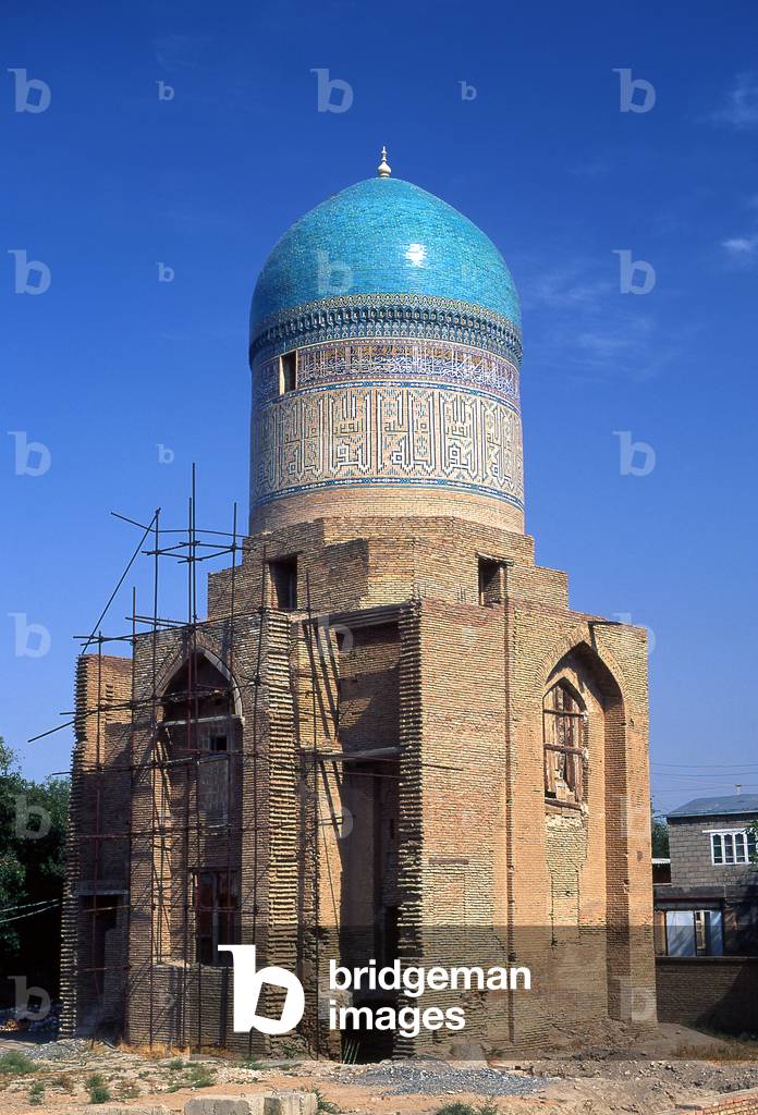 Uzbekistan: A smaller side mosque and dome in the Bibi Khanum Mosque compound, Samarkand
