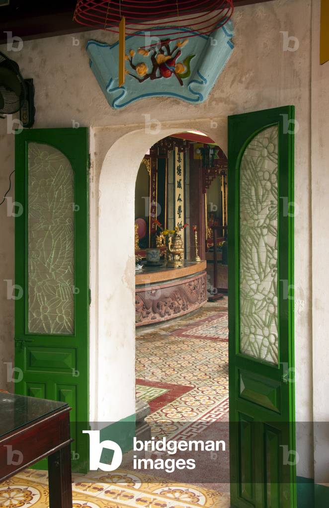 Vietnam: Doorway in the Fujian (Phuc Kien) Assembly Hall, Hoi An