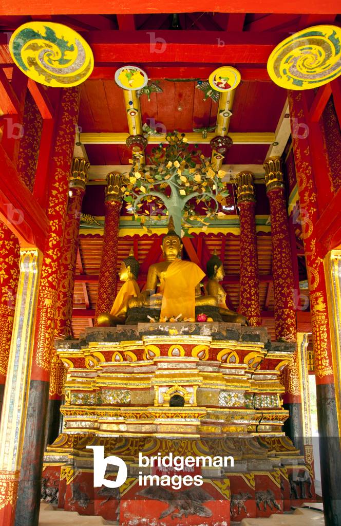 Thailand: Buddha figures within the open-sided mondop, Wat Pong Sanuk Tai, Lampang, Lampang Province, northern Thailand