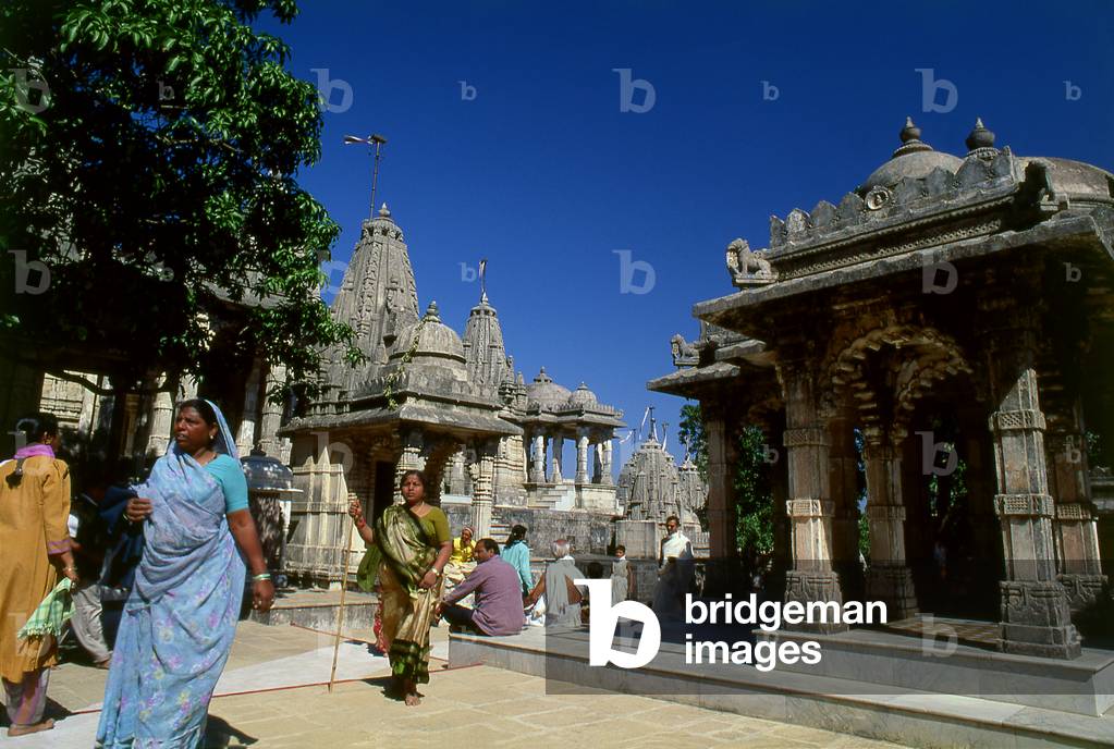 India: Pilgrims visiting the holy Jain Palitana temples (11th to 16th Century CE) in the Shatrunjaya Hills, Gujarat (2004) (photo)
