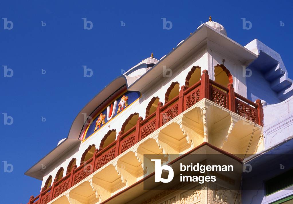 India: Balcony over the entrance to the Rangji Temple (dedicated to Rangji, an incarnation of Lord Vishnu), Pushkar, Rajasthan