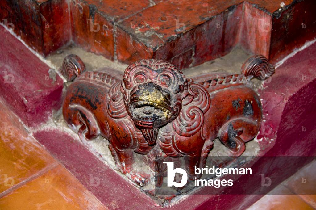 Thailand: Unusual column pediment in the old viharn, Wat Hang Dong, Chiang Mai, northern Thailand