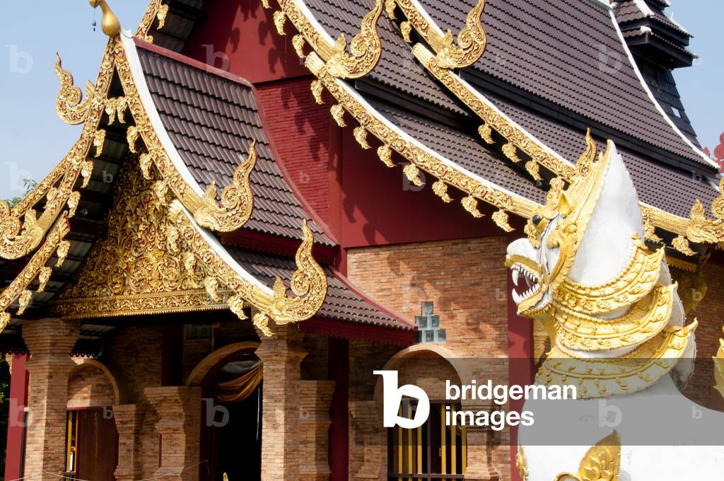 Thailand: Guardian lions (Singha or Chinthe) and the new viharn at Wat Yang Kuang, Suriyawong Road, Chiang Mai, northern Thailand