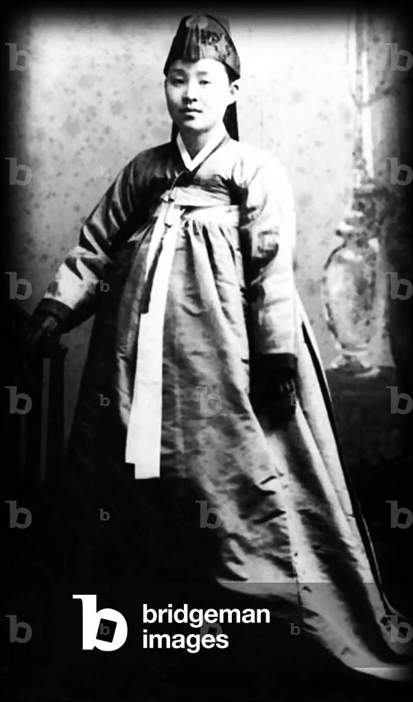 Korea: Kisaeng entertainer and courtesan, c. 1900